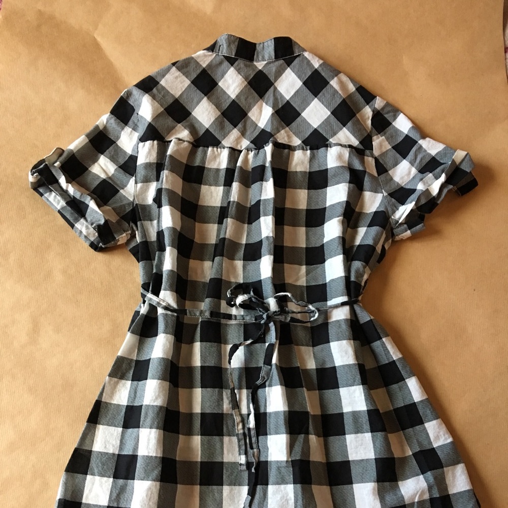Black and White Plaid Tunic Short Sleeve Top - Picture 4 of 5